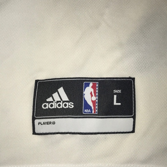 Authentic Adidas Chicago Bulls Jersey - Picture 3 of 6